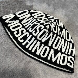 Moschino Big Logo Beanie made in Italy 🇮🇹